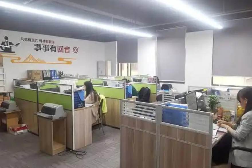 赛程中心里的老球迷：收藏一支球队，就是收藏一整年的期待